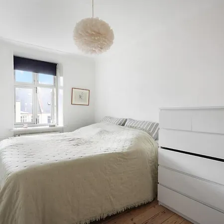 Apartment Bright Near Airport And