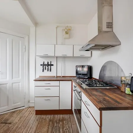 Apartment Bright Near Airport And *